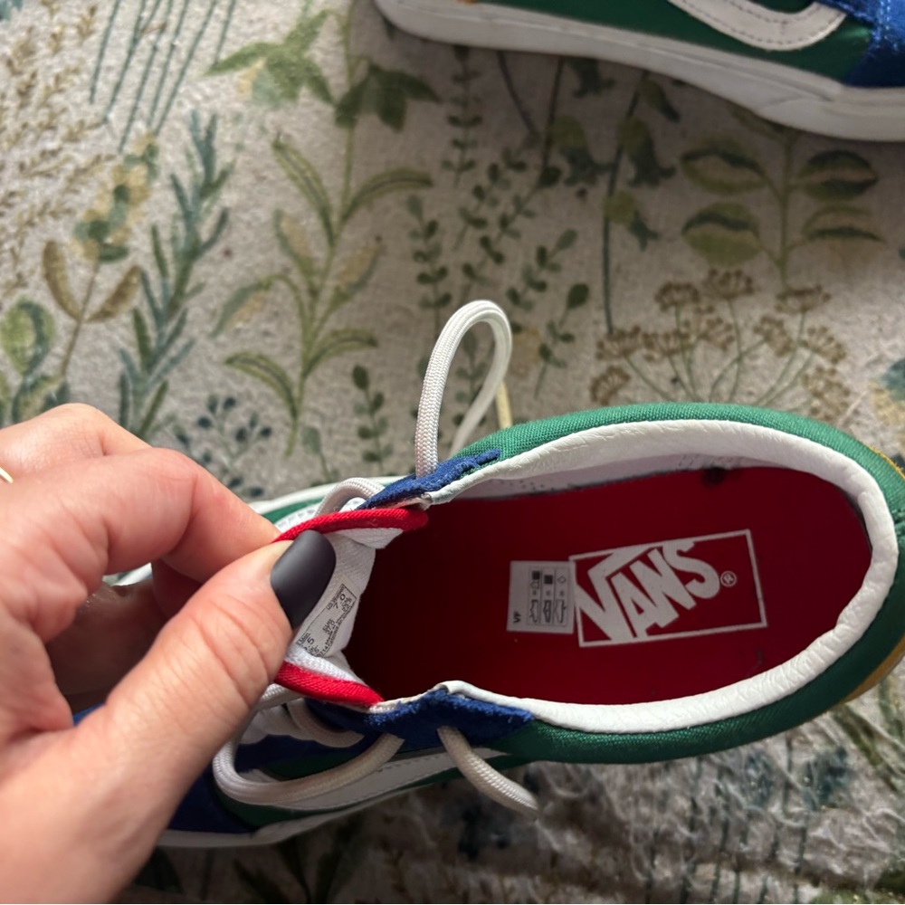 Vans! - Picture 4 of 5